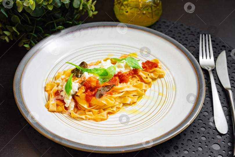 Скачать Паста тальятелле с томатным соусом и рикоттой. фотосток Ozero