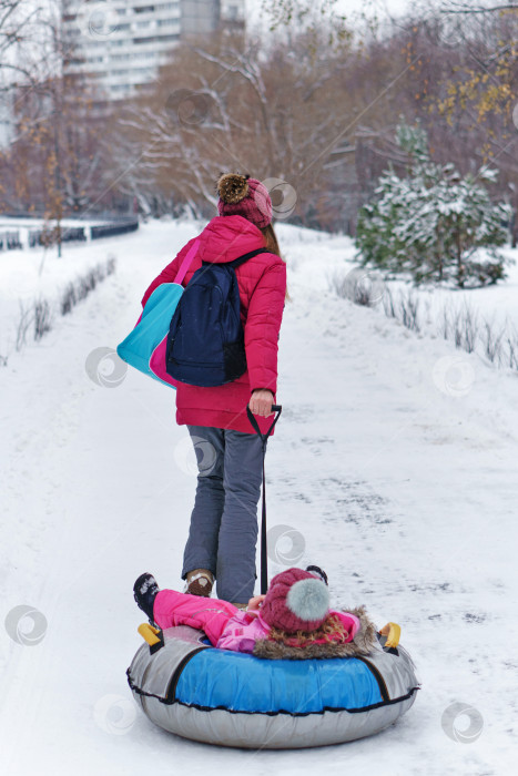 Скачать Зимние забавы семьи фотосток Ozero