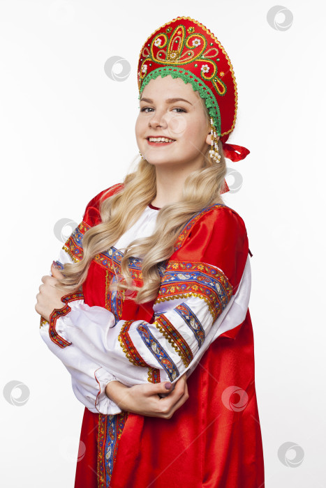 Скачать Традиционный русский народный костюм, портрет молодой красивой девушки фотосток Ozero