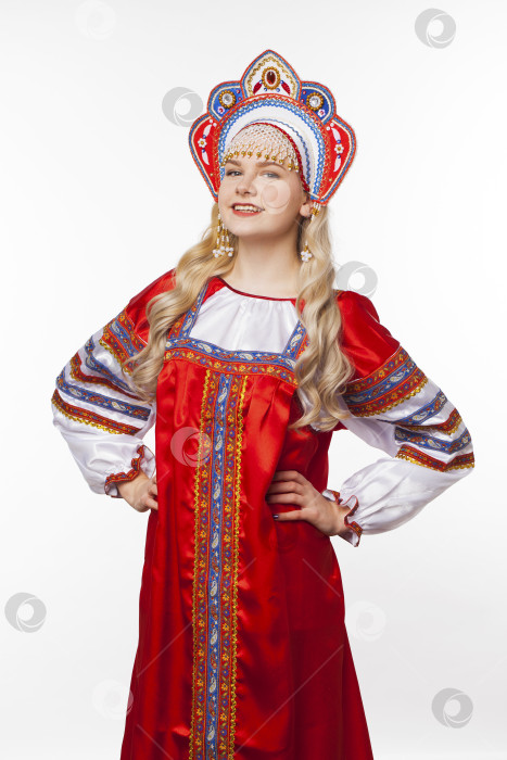 Скачать Традиционный русский народный костюм, портрет молодой красивой девушки фотосток Ozero