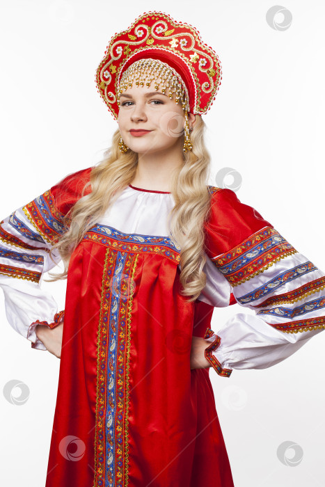 Скачать Традиционный русский народный костюм, портрет молодой красивой девушки фотосток Ozero