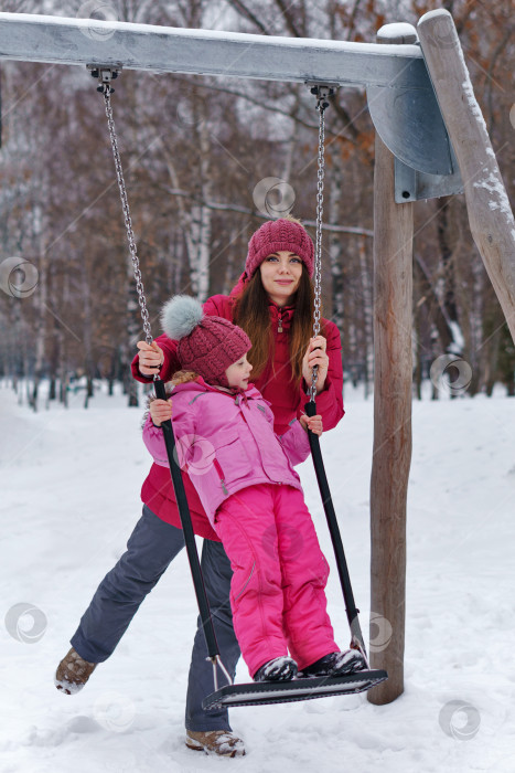 Скачать Зимние забавы семьи фотосток Ozero