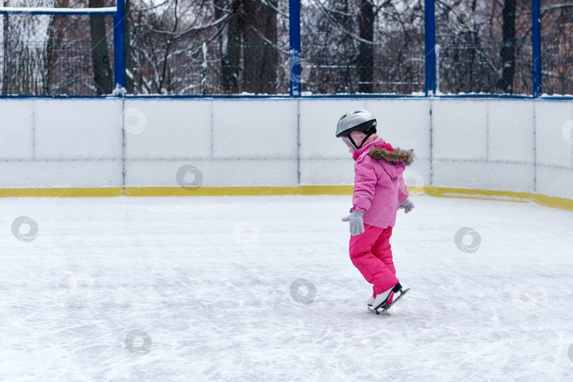 Скачать Зимние забавы ребенка фотосток Ozero