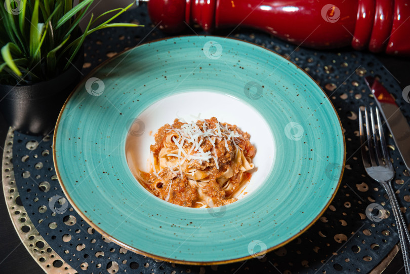 Скачать Домашняя паста тальятелле с мясным рагу. фотосток Ozero