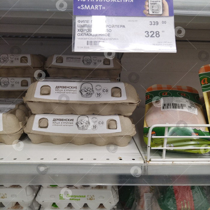 Скачать Отдел отборных яиц в магазине "Smart". фотосток Ozero