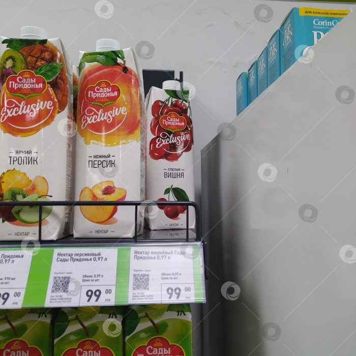 Скачать Отдел сока в магазине "Fix Price". фотосток Ozero