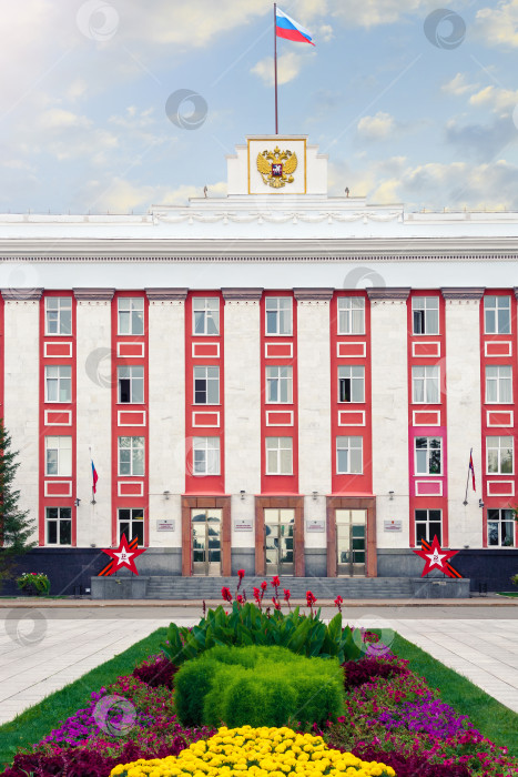 Скачать Здание правительства Алтайского края в городе Барнауле на площади "Советов". фотосток Ozero