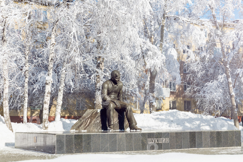 Скачать Памятник советскому режиссеру, актеру, писателю и сценаристке Василию Шукшину. фотосток Ozero