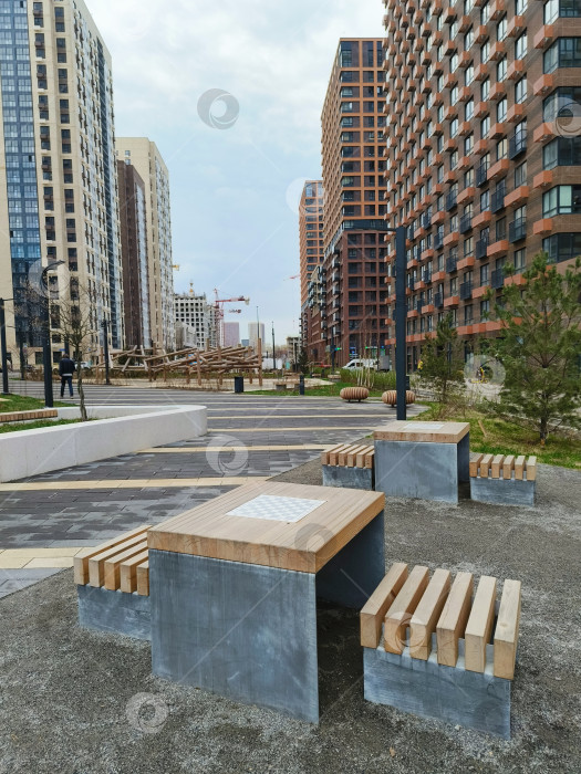Скачать Современный двор многоэтажных зданий в Москве в ЖК Матвеевский парк фотосток Ozero