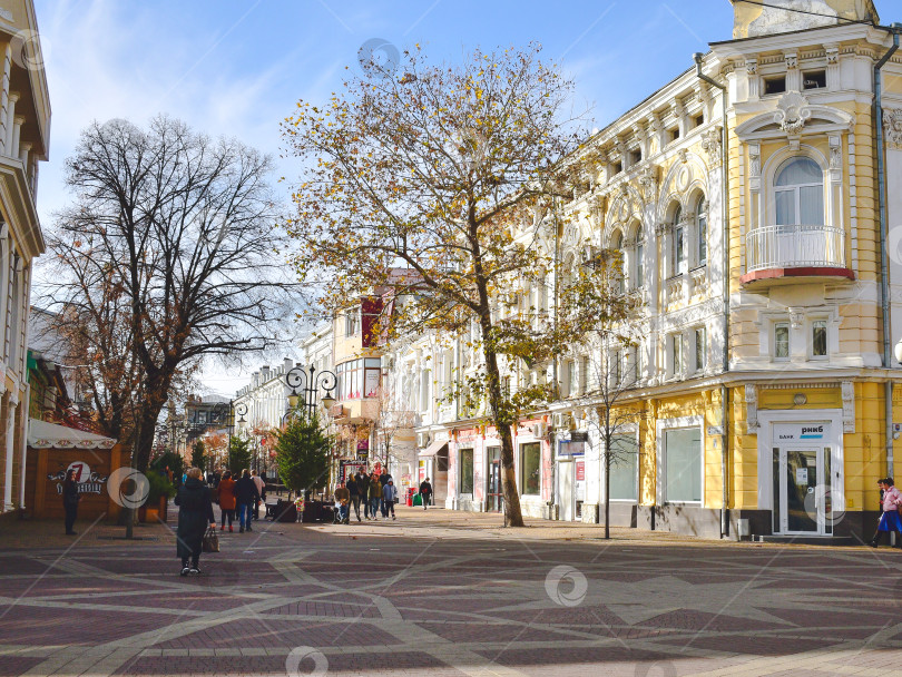 Скачать Пешеходный парк на ул. Пушкина г. Симферополя фотосток Ozero