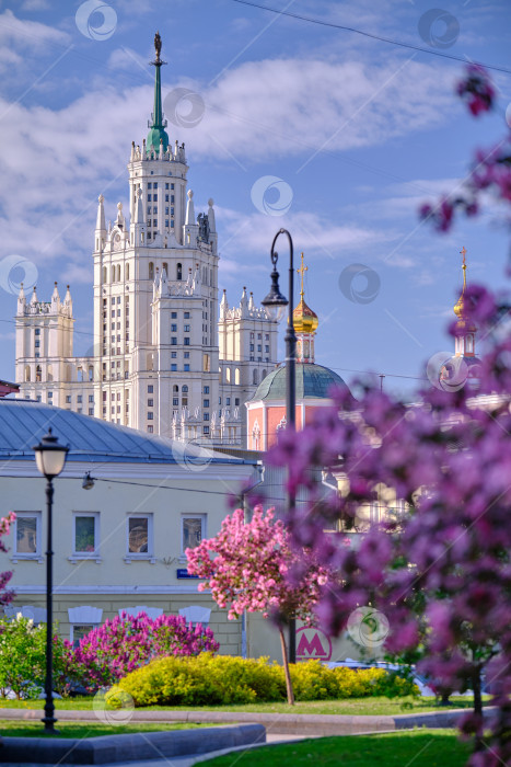 Скачать Москва. Весна на Хитровской площади. фотосток Ozero
