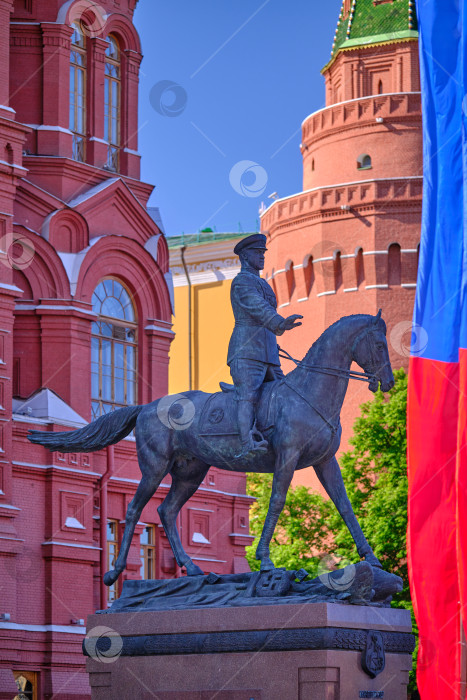 Скачать Москва. Памятник Георгию Жукову на Манежной площади. фотосток Ozero