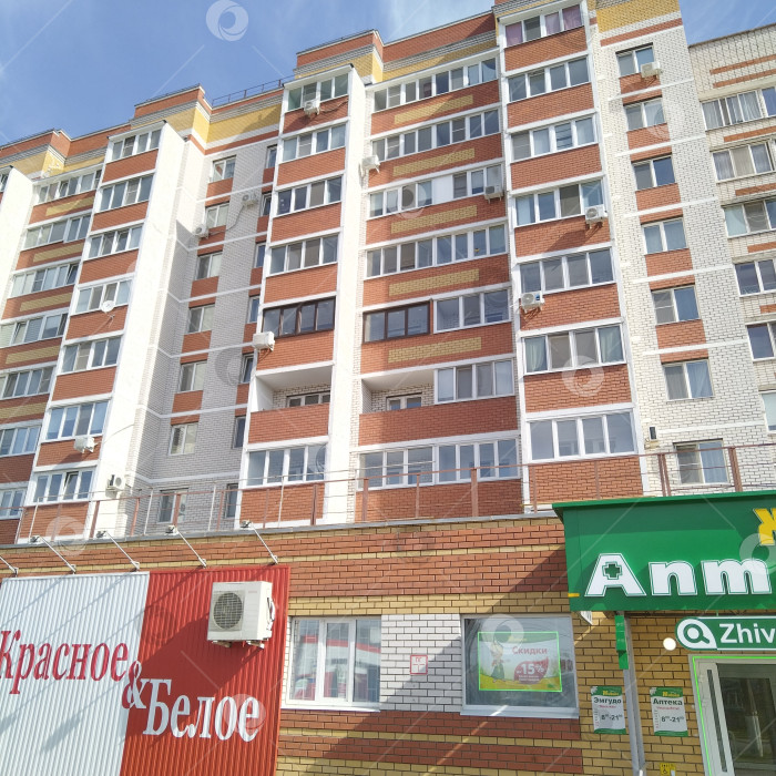 Скачать Девятиэтажный многоквартирный дом. фотосток Ozero