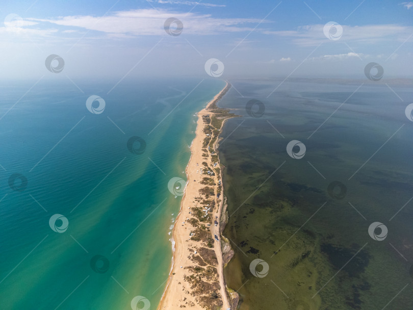 Скачать Вид сверху на Бугазскую косу в Краснодарском крае фотосток Ozero