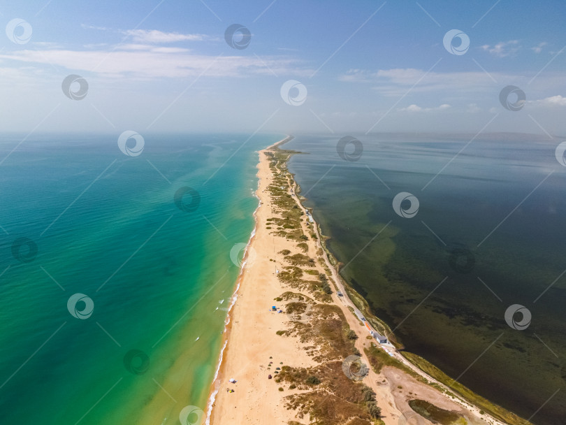 Скачать Вид сверху на Бугазскую косу в Краснодарском крае фотосток Ozero