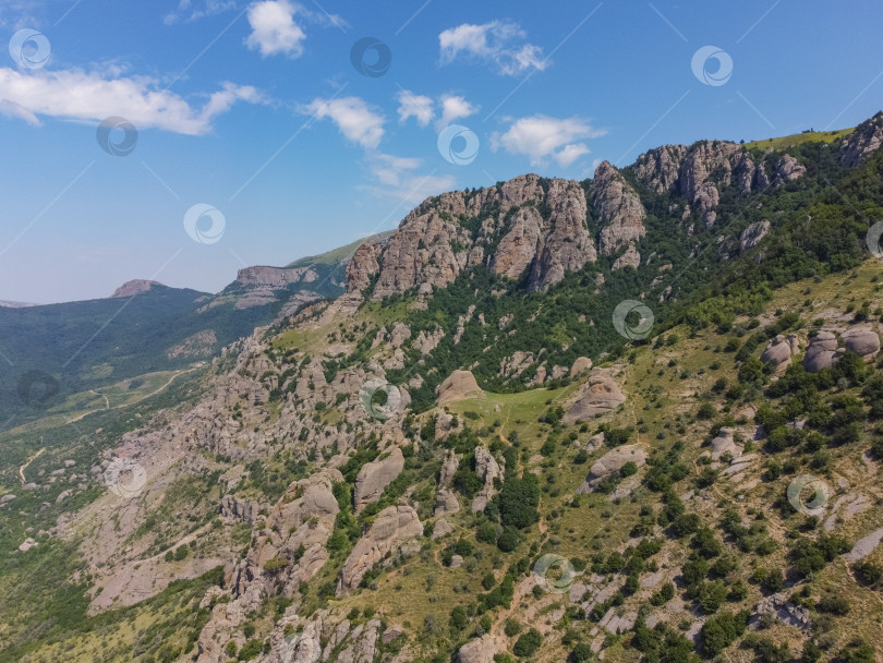 Скачать Горный хребет со снегом и льдом на вершинах фотосток Ozero