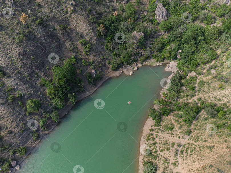 Скачать Горный хребет со снегом и льдом на вершинах фотосток Ozero