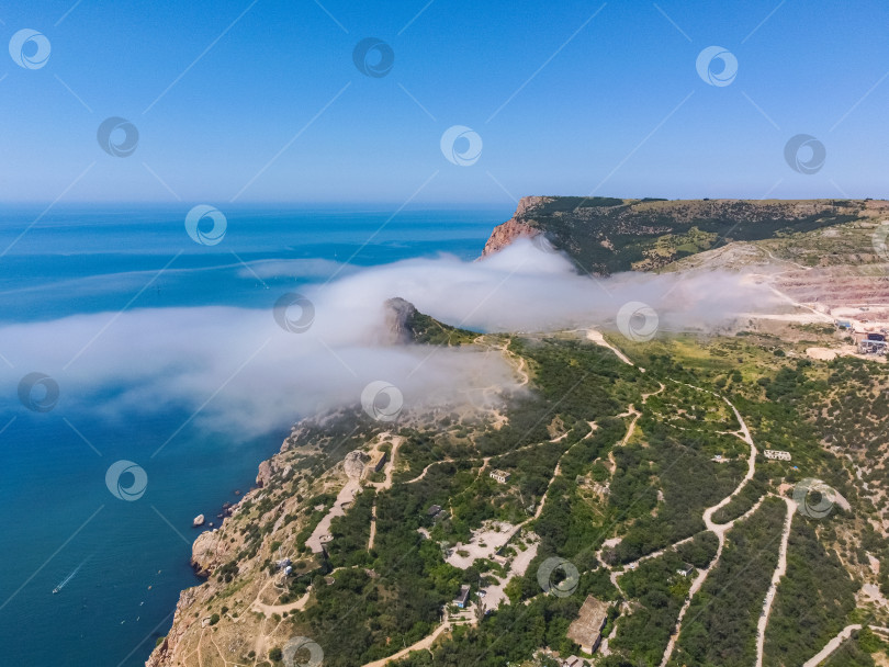 Скачать Горный хребет со снегом и льдом на вершинах фотосток Ozero