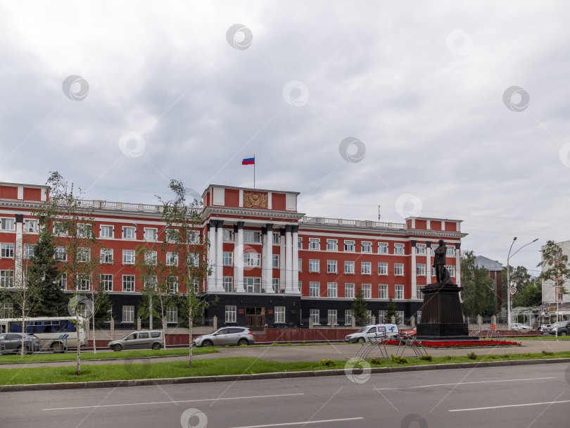 Скачать БАРНАУЛ - 17 ИЮНЯ Здание областного суда 17 июня 2019 года в Барнауле, Россия фотосток Ozero