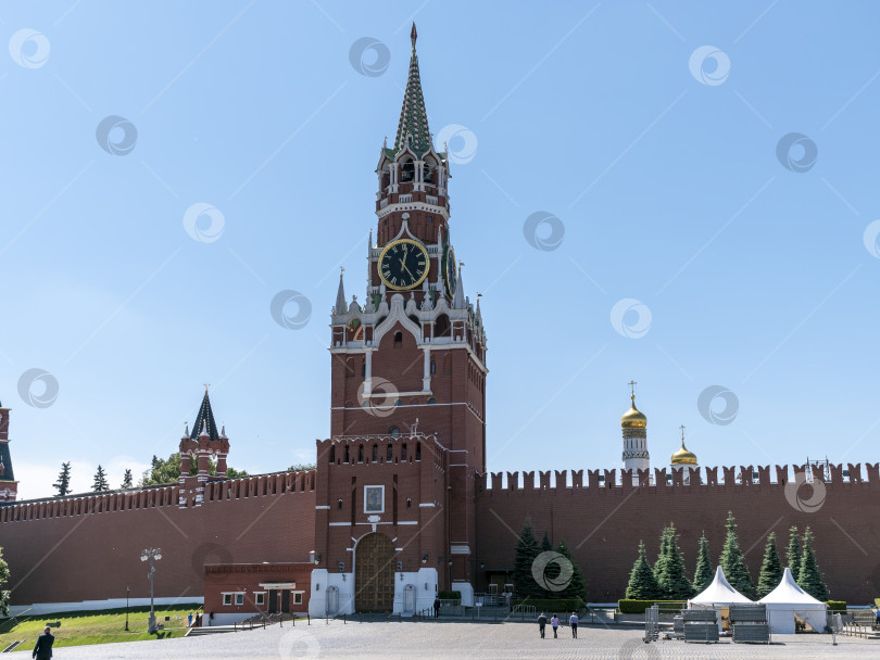 Скачать МОСКВА - 27 августа Спасская башня Московского Кремля на Красной площади в Москве, Россия фотосток Ozero