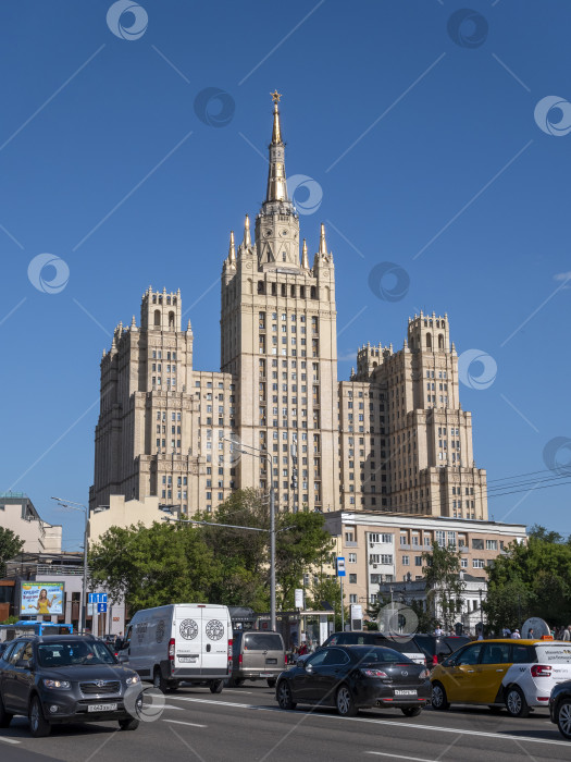 Скачать Россия. Москва. 18 августа 2022 года. Здание небоскреба на Кудринской площади фотосток Ozero