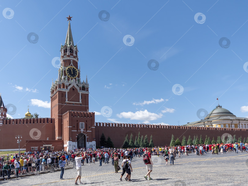 Скачать МОСКВА - 27 августа Спасская башня Московского Кремля на Красной площади в Москве, Россия фотосток Ozero