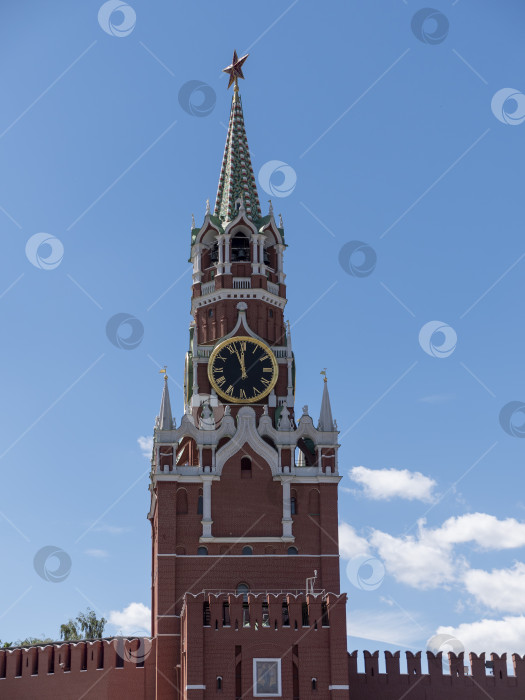 Скачать МОСКВА - 27 августа Спасская башня Московского Кремля на Красной площади в Москве, Россия фотосток Ozero