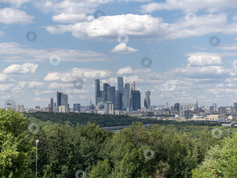 Скачать Россия, Москва 23 мая 2024 года, Москва Современные здания из стекла и стали, небоскребы на фоне неба фотосток Ozero