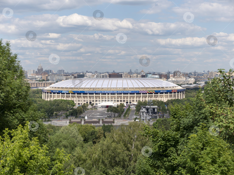 Скачать Россия, Москва, 23 мая 2024 года, стадион "Лужники" в Москве, вид со смотровой площадки Воробьевых гор фотосток Ozero