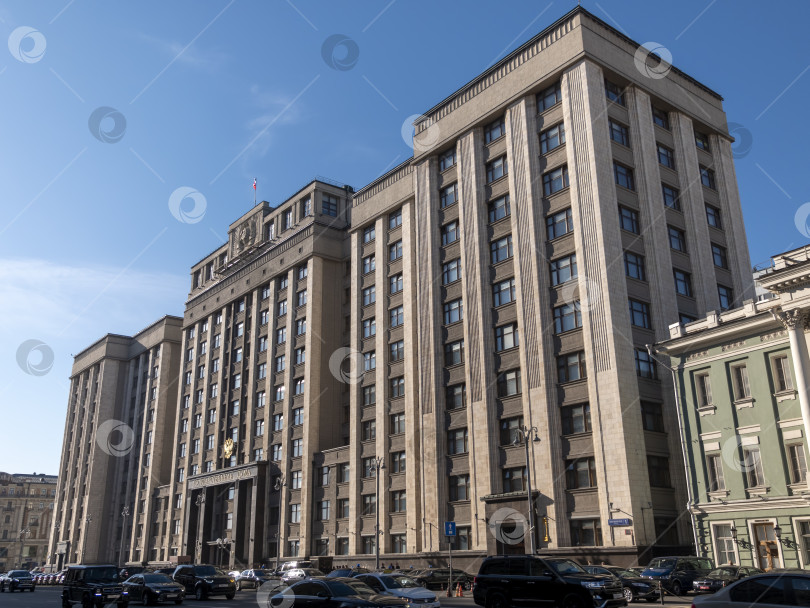 Скачать МОСКВА - 15 июня 2024 года: Фасад Государственной Думы, здания Парламента Российской Федерации, достопримечательность в центре Москвы фотосток Ozero