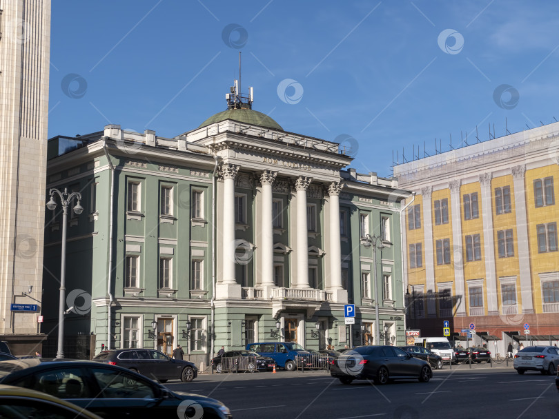 Скачать МОСКВА - 15 июня 2024 года: исторический Дворец союзов в Москве, Россия фотосток Ozero