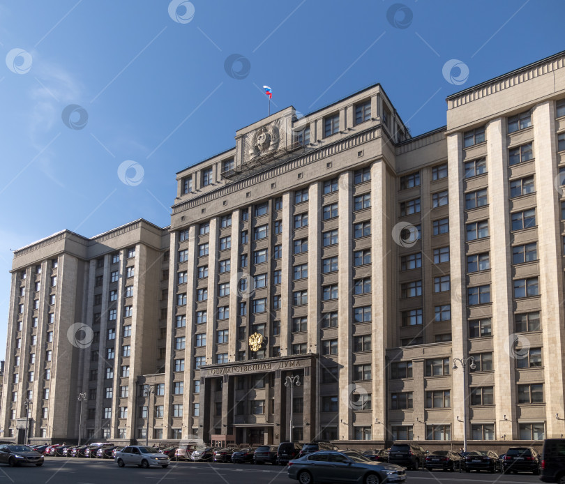 Скачать МОСКВА - 15 июня 2024 года: Фасад Государственной Думы, здания Парламента Российской Федерации, достопримечательность в центре Москвы фотосток Ozero