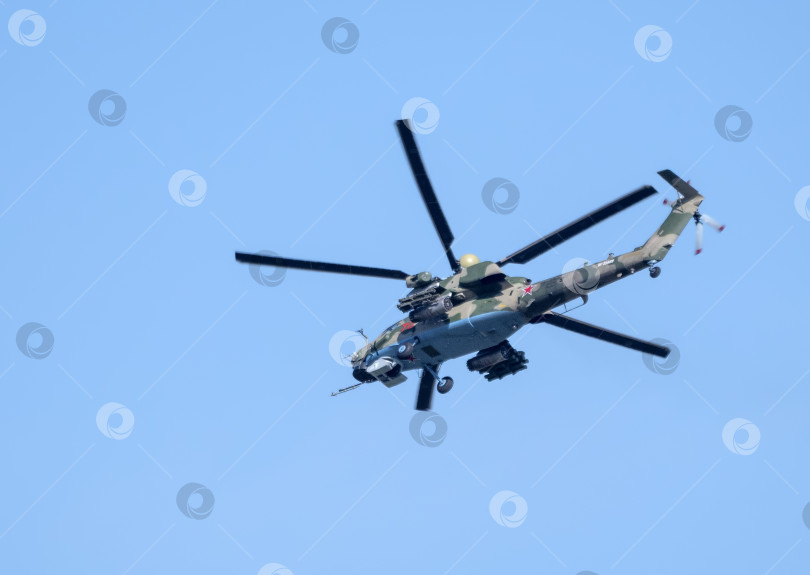 Скачать Демонстрация боевого вертолета Ми-28 ВВС России на авиасалоне МАКС-2021, Россия фотосток Ozero