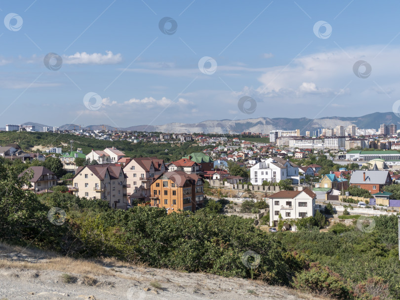 Скачать Побережье Черного моря. лысая гора. Прекрасное синее море в Мысхако фотосток Ozero