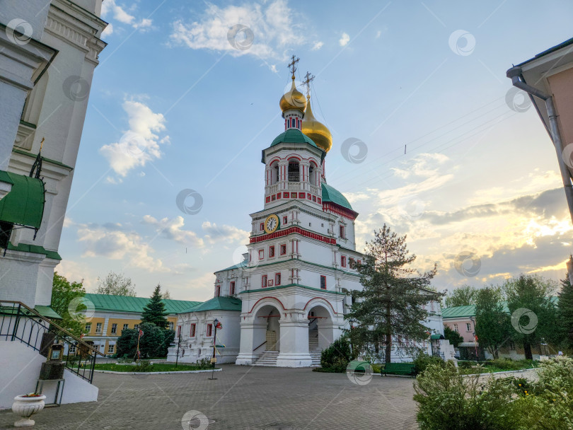 Скачать Никольский храм с колокольней Николо-Перервинского монастыря Москвы фотосток Ozero