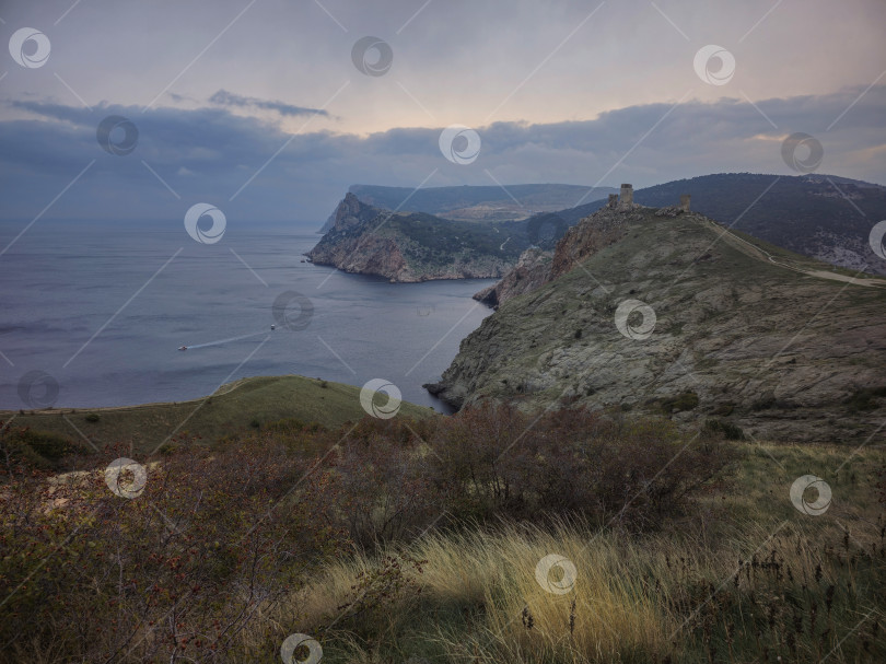 Скачать Бухта до мыса Ай-яй. Балаклавская бухта в Крыму фотосток Ozero