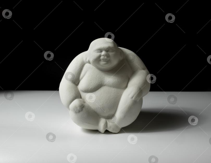 Скачать Белая скульптура японского бога Хотэй (Будай) фотосток Ozero