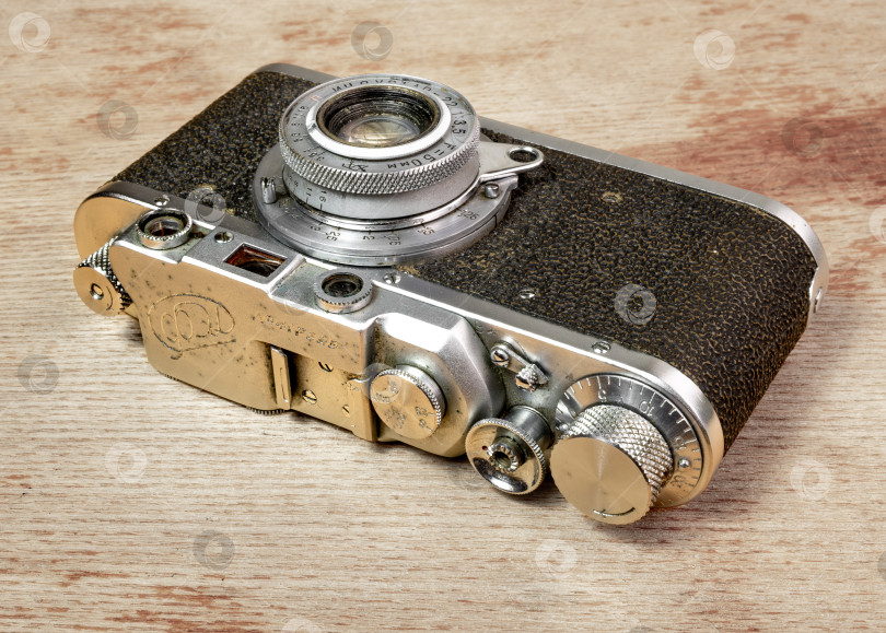 Скачать Советский фотоаппарат с оптическим дисплеем 22 1:3,5 f 50 мм фотосток Ozero