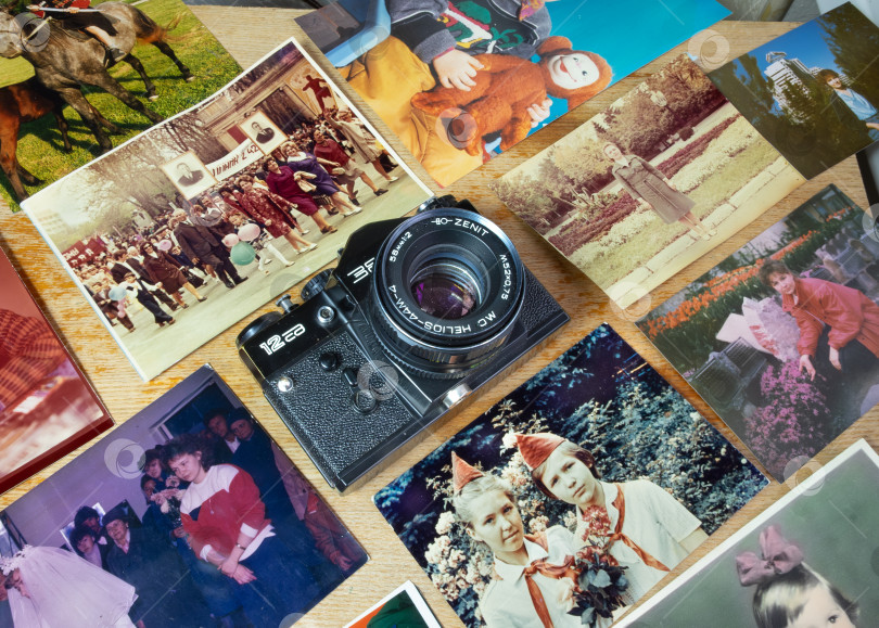 Скачать Старые советские фотографии и плёночный фотоаппарат Зенит 12 СД фотосток Ozero