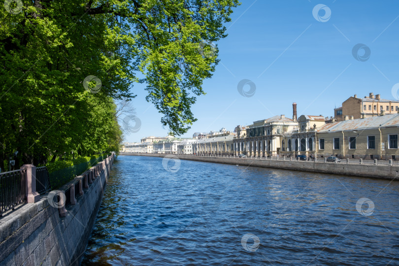 Скачать Санкт-Петербург, Россия - 21.05.2024. Живописный вид на набережную реки Фонтанки в городских условиях фотосток Ozero