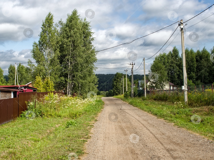 Скачать Грунтовая дорога в дачном поселке летом фотосток Ozero