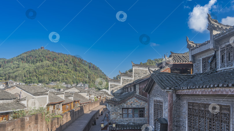 Скачать Старая каменная крепостная стена древнего города Фэнхуан. фотосток Ozero