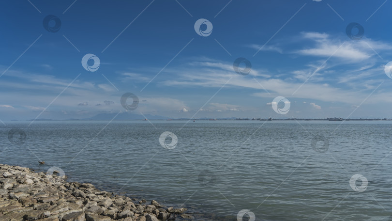 Скачать Морской пейзаж в стиле минимализма. Рябь на поверхности бирюзового океана. фотосток Ozero
