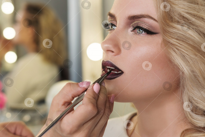 Скачать Профессиональный макияж фотосток Ozero