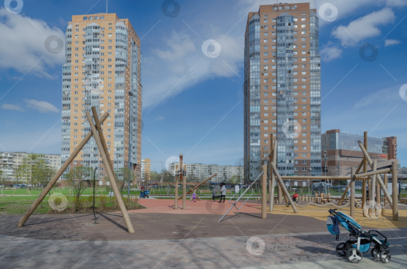 Скачать Детская площадка в новом парке Дружбы, фотосток Ozero