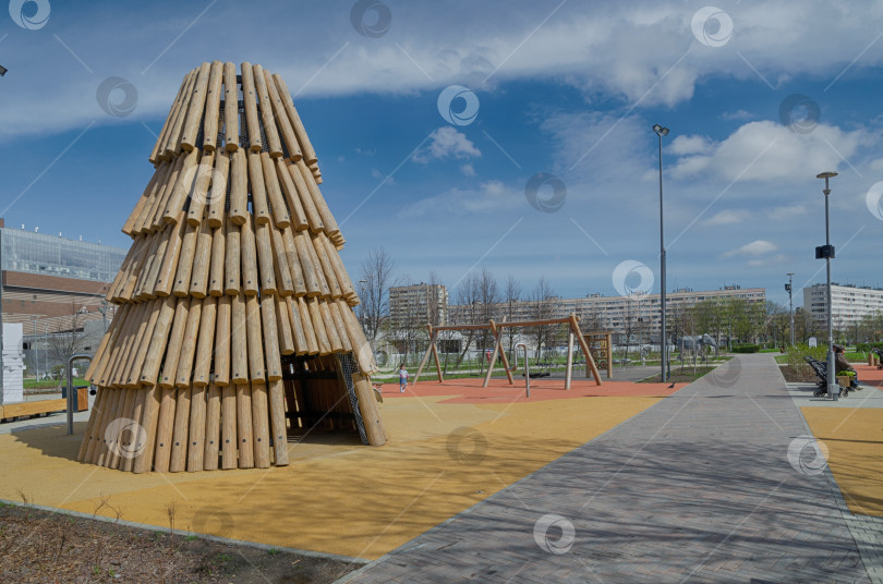 Скачать Детская площадка в новом парке Дружбы, фотосток Ozero