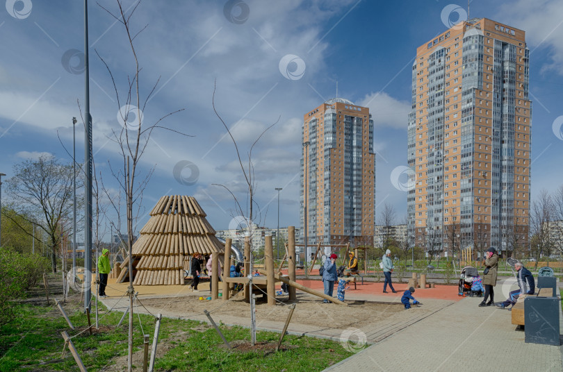 Скачать Детская площадка в новом парке Дружбы, фотосток Ozero