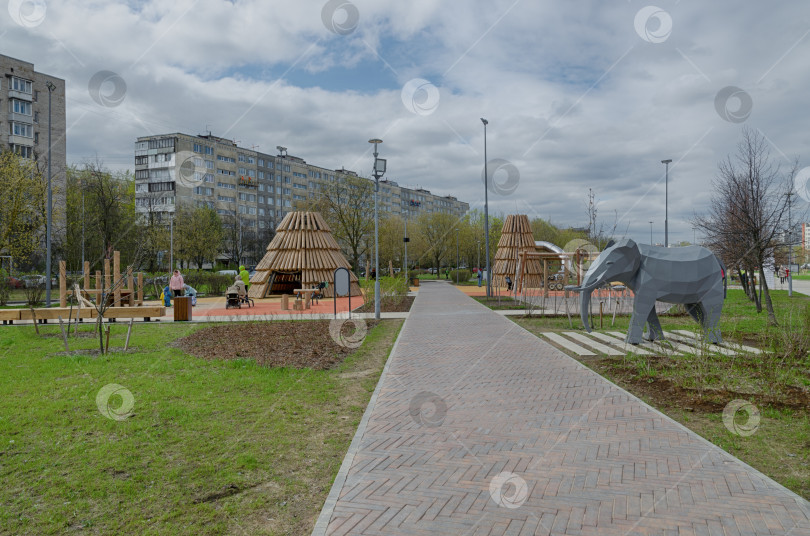 Скачать Детская площадка в новом парке Дружбы, фотосток Ozero