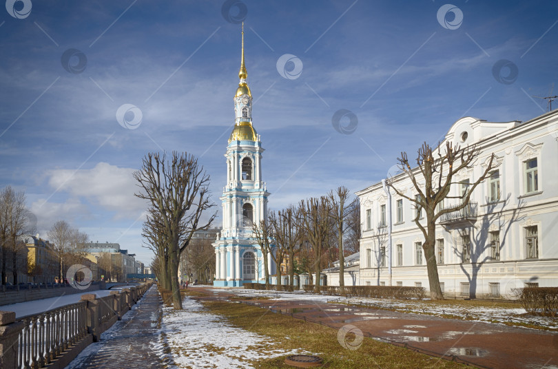 Скачать Колокольня Свято-Никольского собора фотосток Ozero
