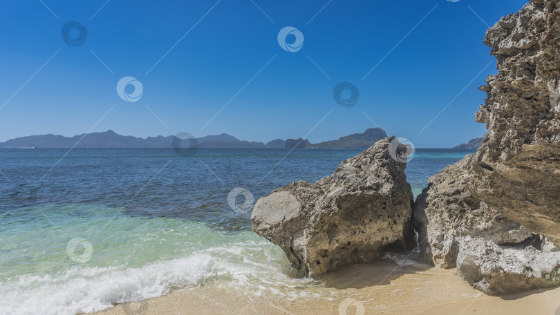 Скачать Живописные прибрежные скалы. Крупный план. фотосток Ozero